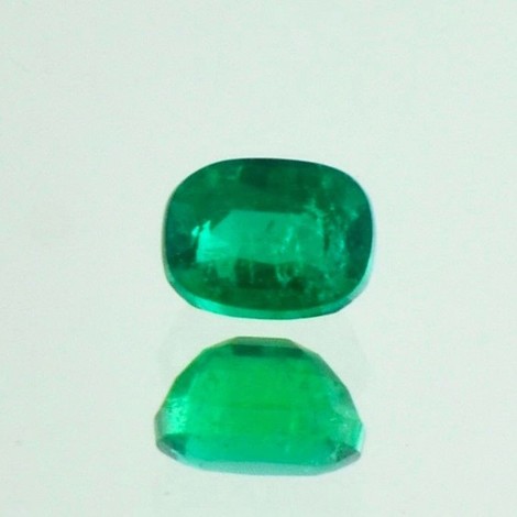 Smaragd, Antikoval facettiert (0,90 ct.) aus Afrika