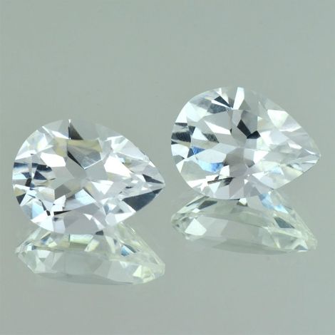 Topaz Pair pear colorless 39.61 ct.