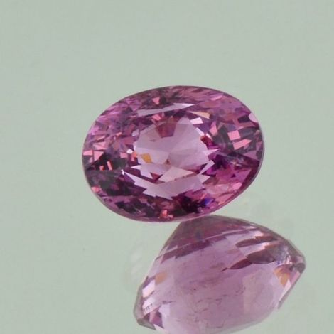 Spinell, Oval facettiert (4,03 ct.) aus Tansania