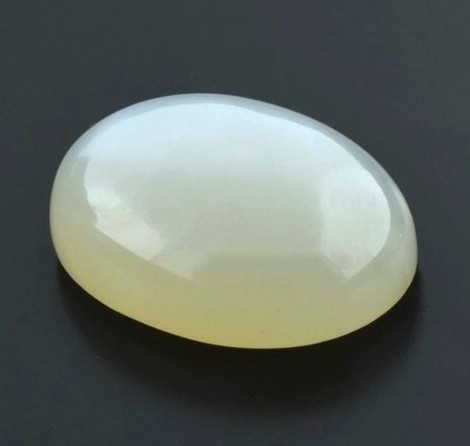 Moonstone cabochon oval getöntes white 36.31 ct