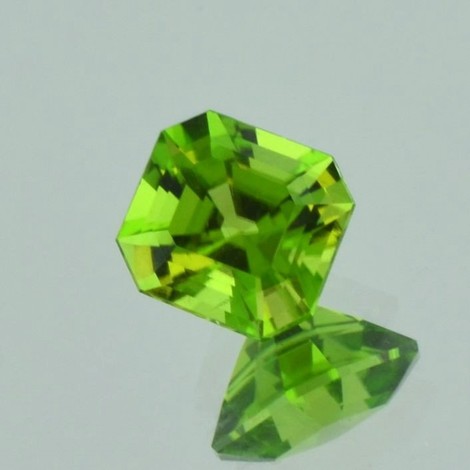 Peridot octagon green untreated 3.37 ct