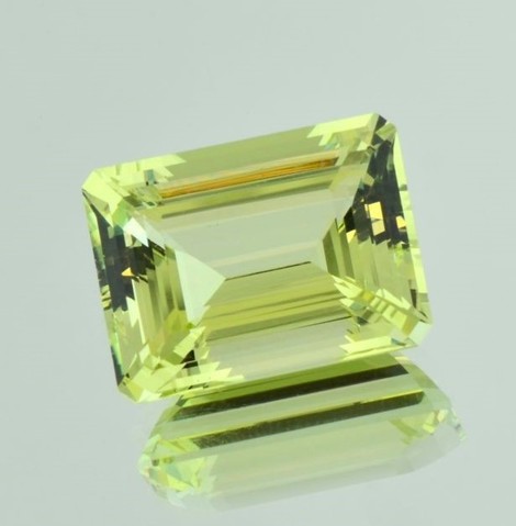 Heliodore Beryll octagon greenish yellow 23.79 ct