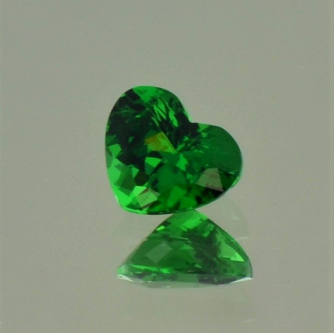 Tsavorit Granat Herz intensives Grün 1,05 ct