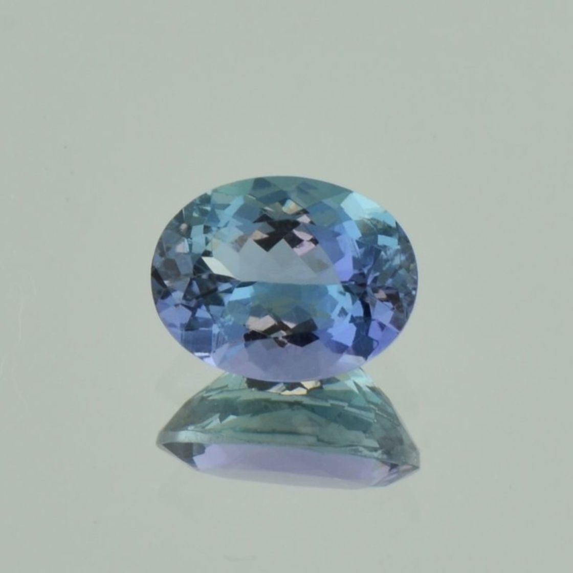 Tansanit oval grünlich blau ungebrannt 2,72 ct
