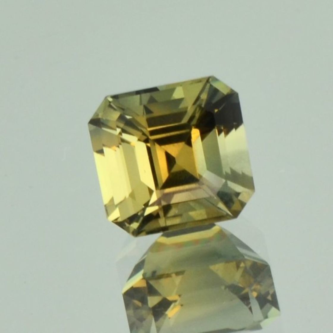 Saphir octagon gelbgrün ungebrannt 4,31 ct