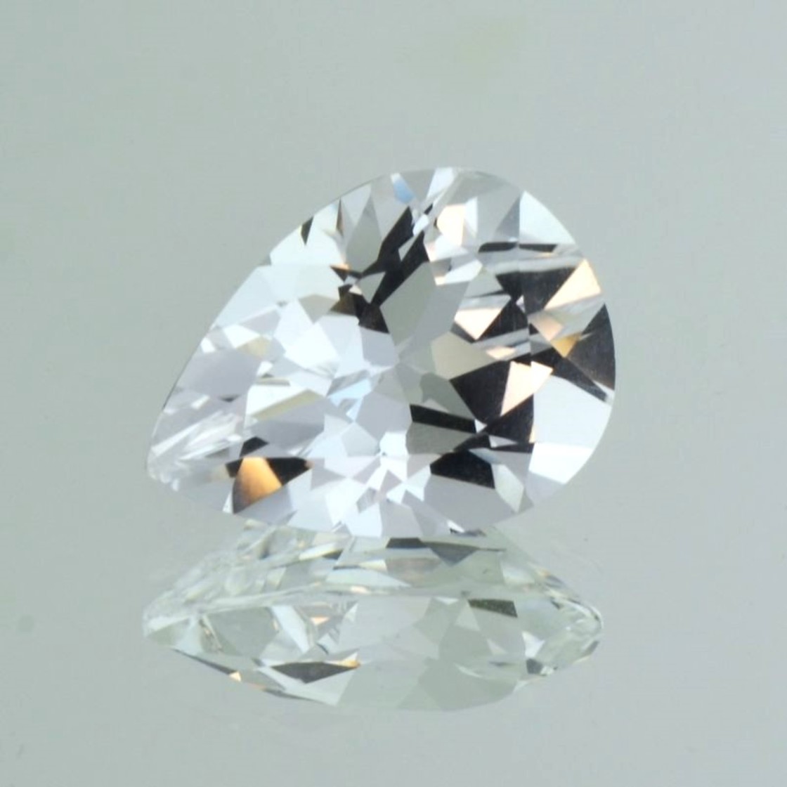 Topas Tropfen farblos 17,77 ct.