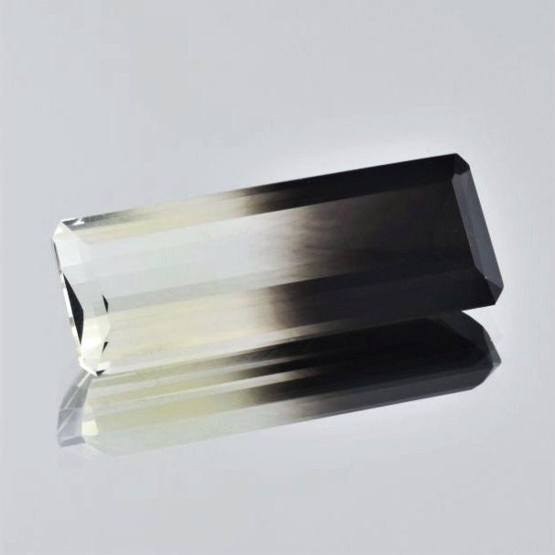 Bicolor Quartz octagon dunkelbraun+farblos 35.93 ct