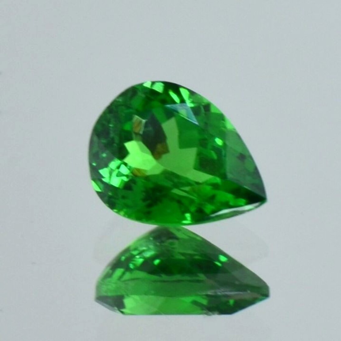 Tsavorite Garnet pear intense green 2.11 ct.