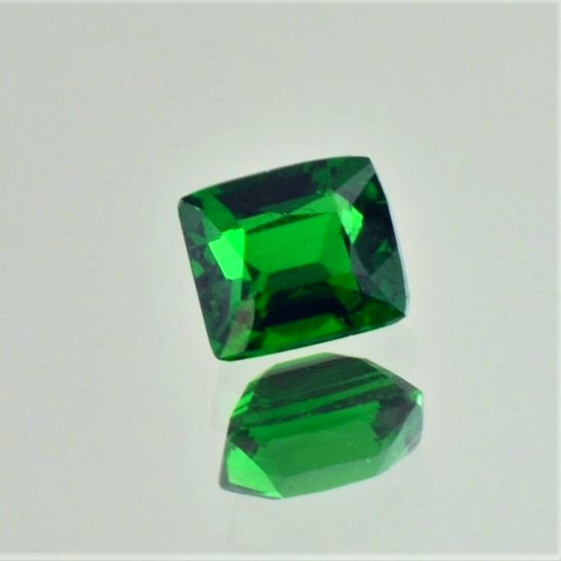 Tsavorit Granat antik intensives Grün 1,52 ct