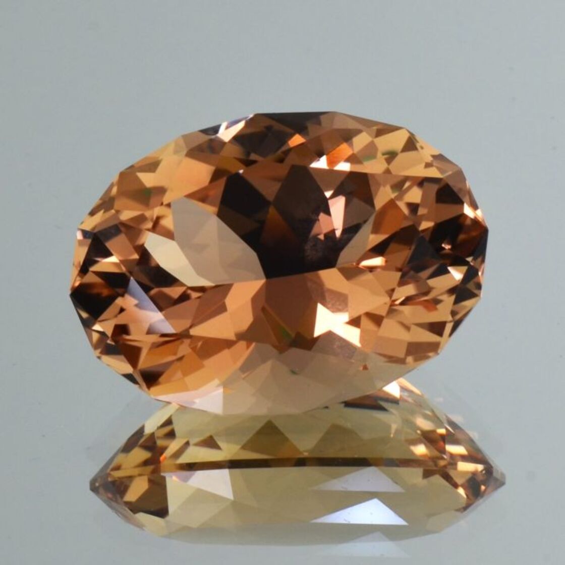 Topas Design-Oval orangebraun 43,81 ct.
