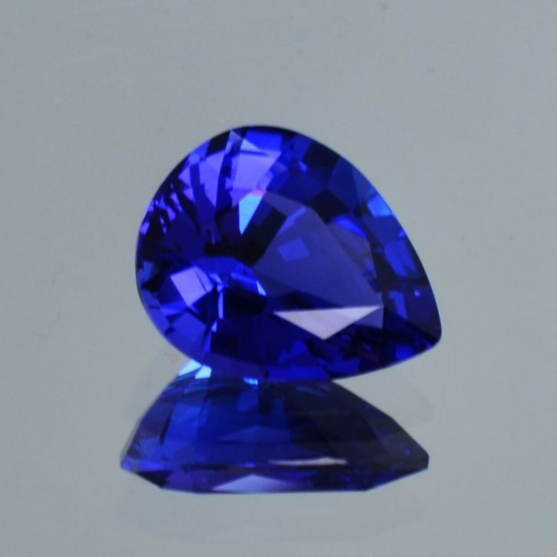 Tansanit Tropfen intensives Blau 5,29 ct.