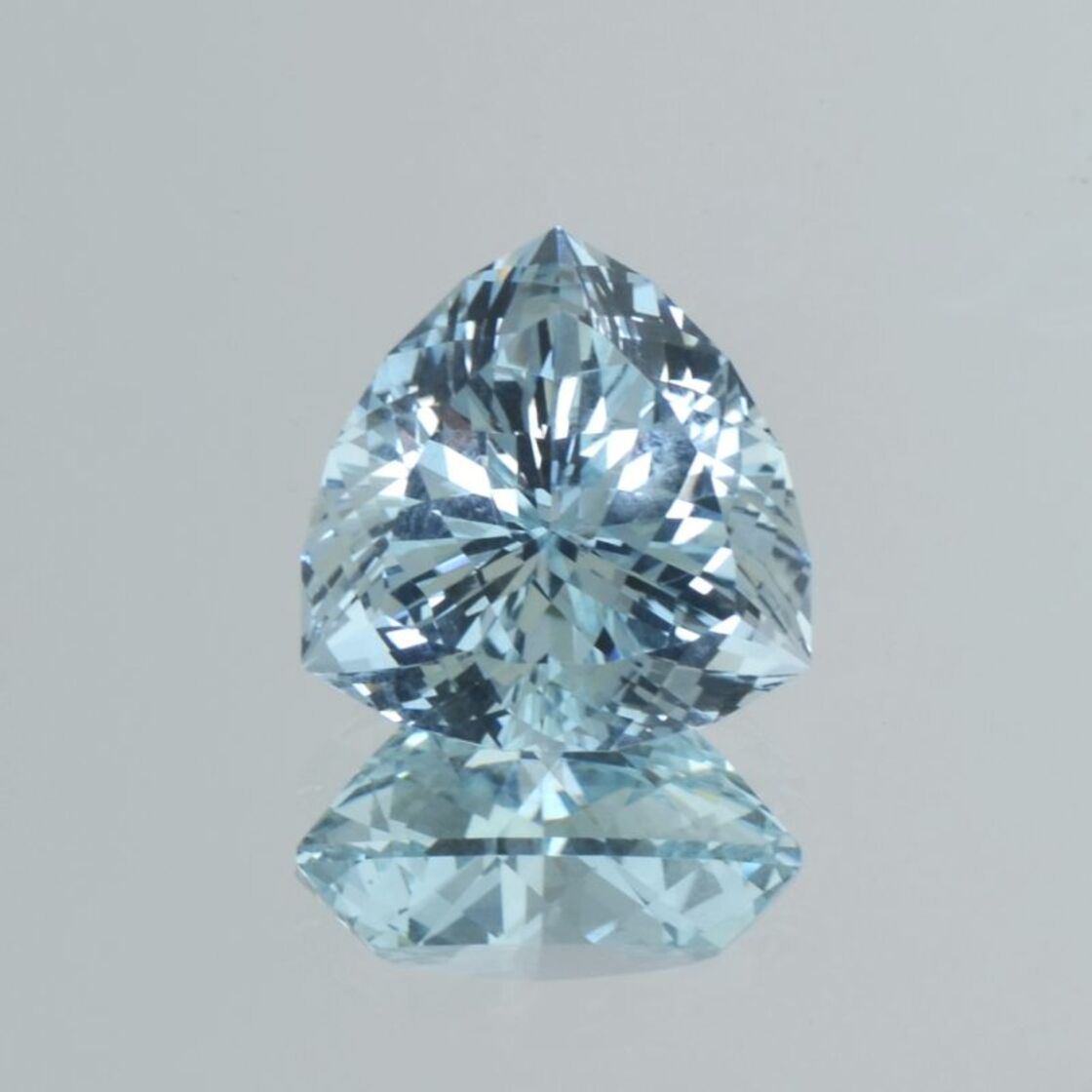 Topaz trillion light blue 15.19 ct