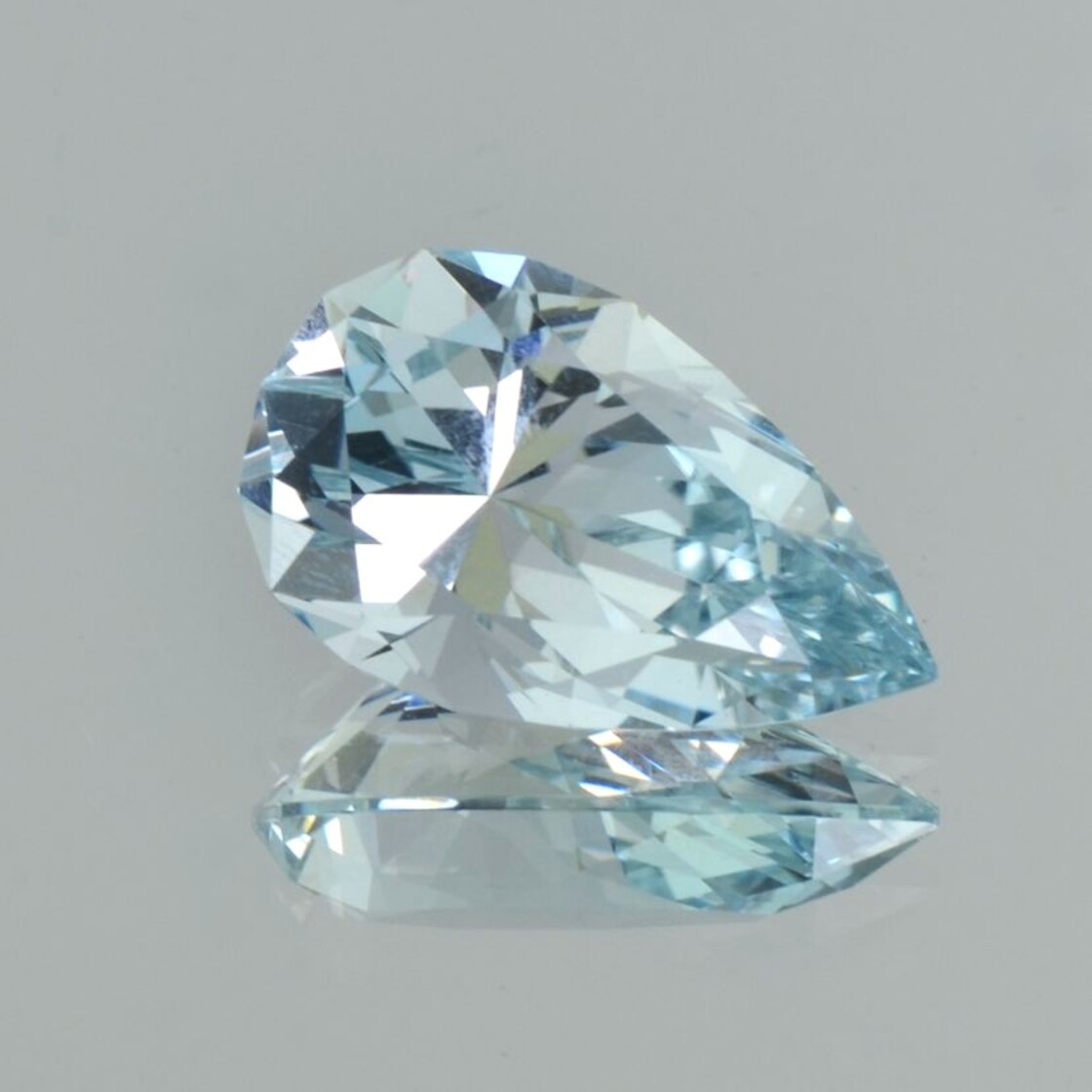 Topas Tropfen hellblau unbehandelt 20,73 ct
