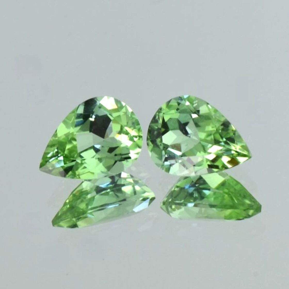 Turmalin Duo Tropfen hellgrün 5,39 ct.