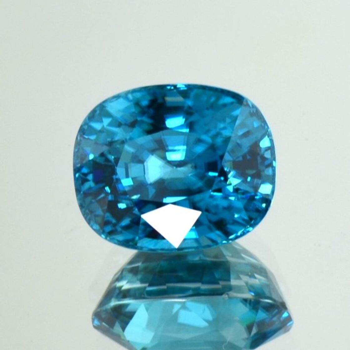 Zircon cushion intense blue 20.35 ct.
