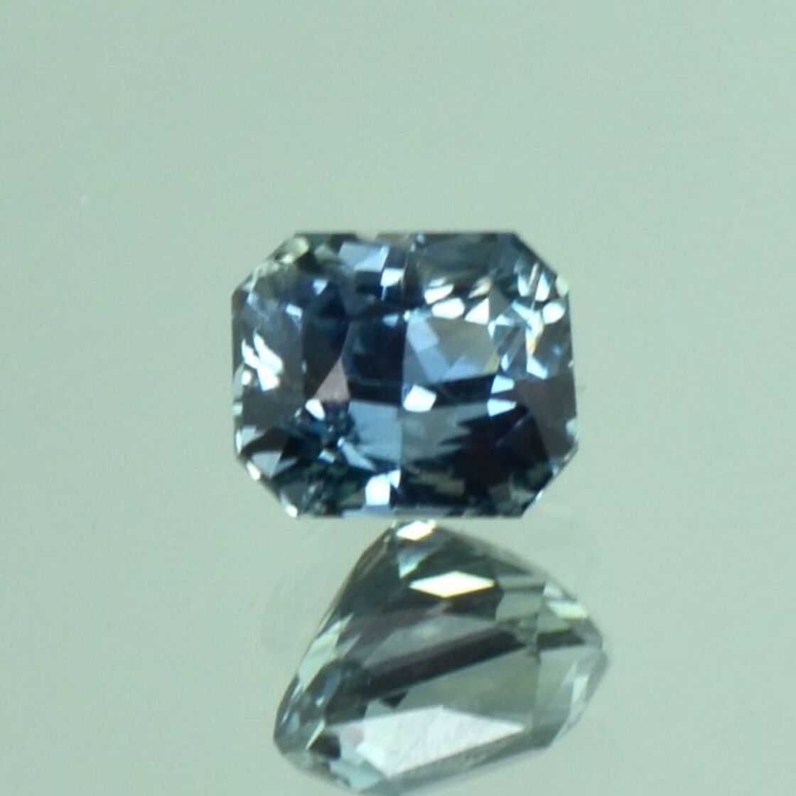 Saphir octagon-princess grünlich blau ungebrannt 2,03 ct