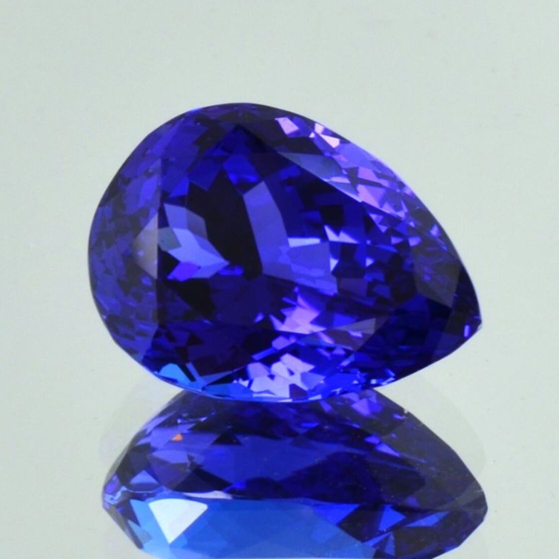 Tansanit Tropfen intensives Blau 12,89 ct.