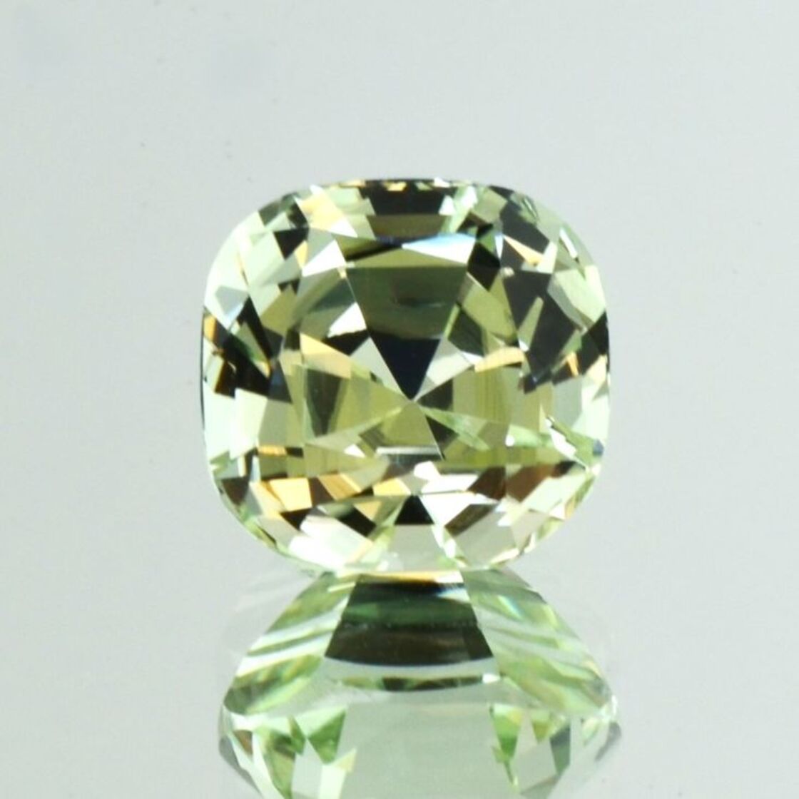 Turmalin antik helles Gelbgrün 10,69 ct.