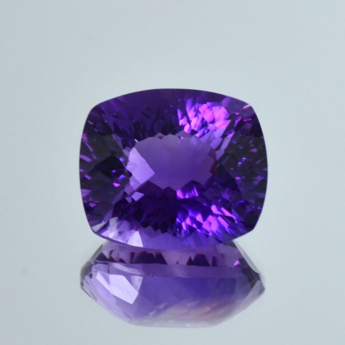 Amethyst Design-Antik violet 21.07 ct