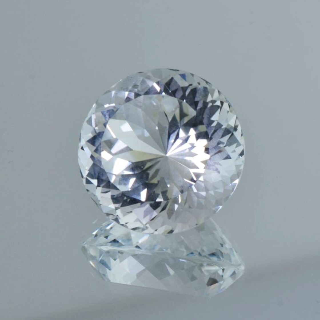 Topaz round colorless untreated 28.79 ct