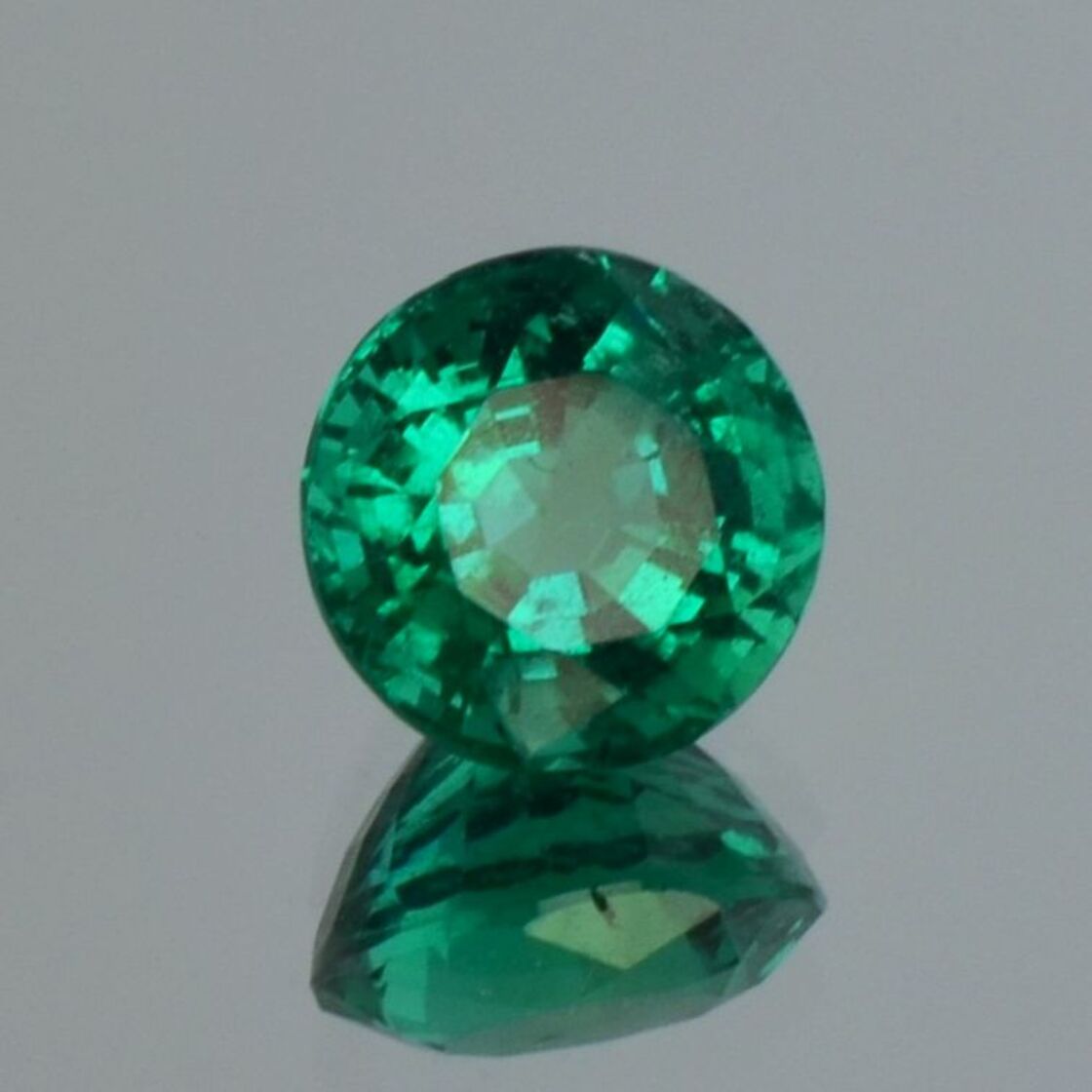 Emerald round green 1.76 ct.