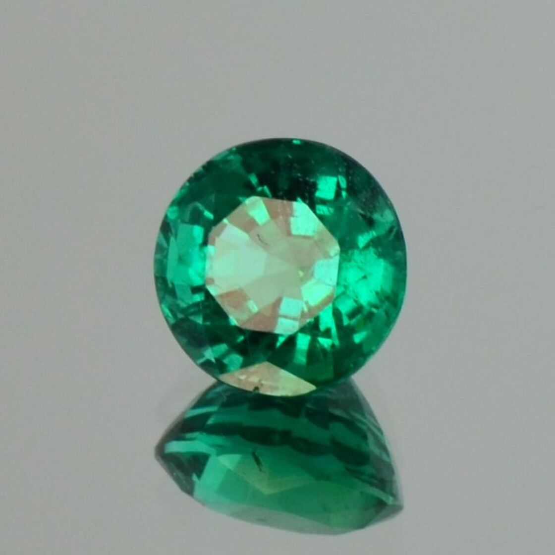 Emerald round green 1.76 ct.