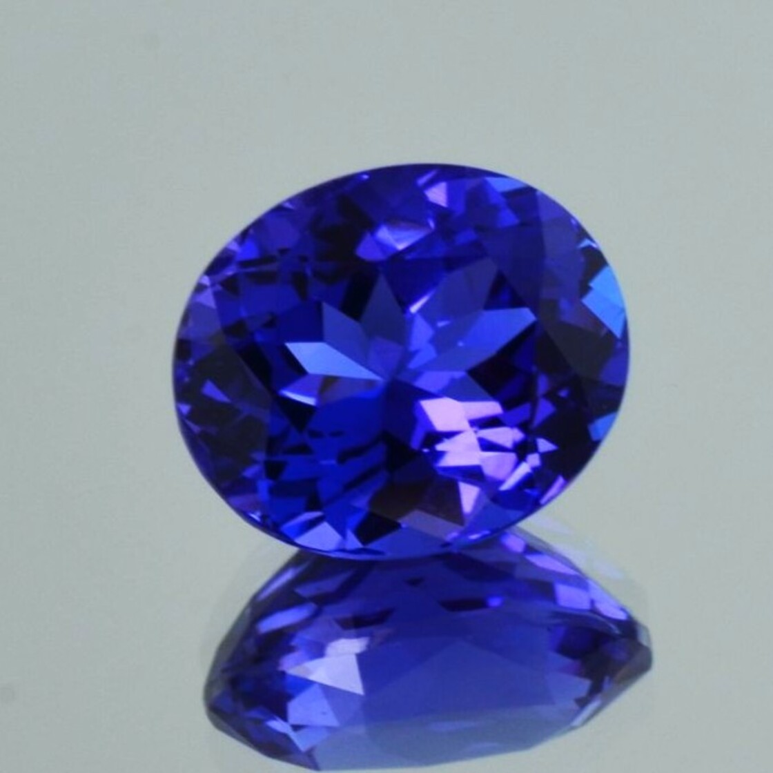Tansanit oval intensives Blau 7,32 ct.