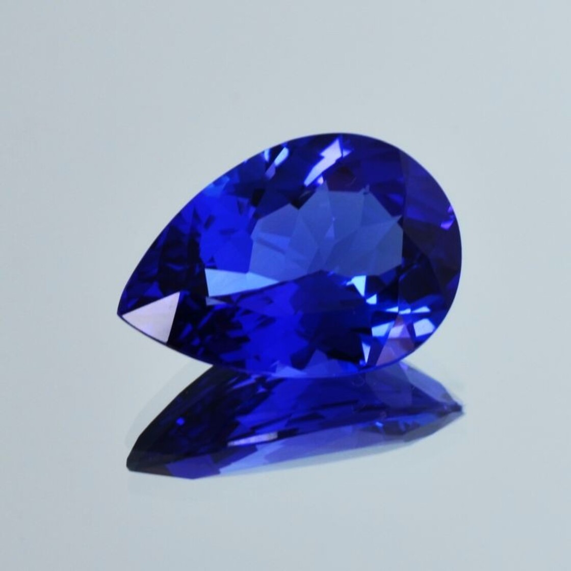 Tansanit Tropfen intensives Blau 10,54 ct.
