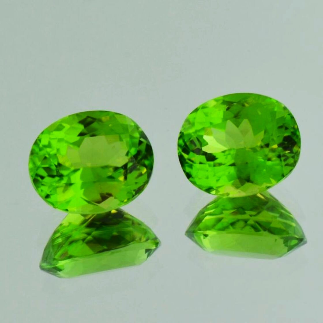 Peridot Pair oval green 9.56 ct