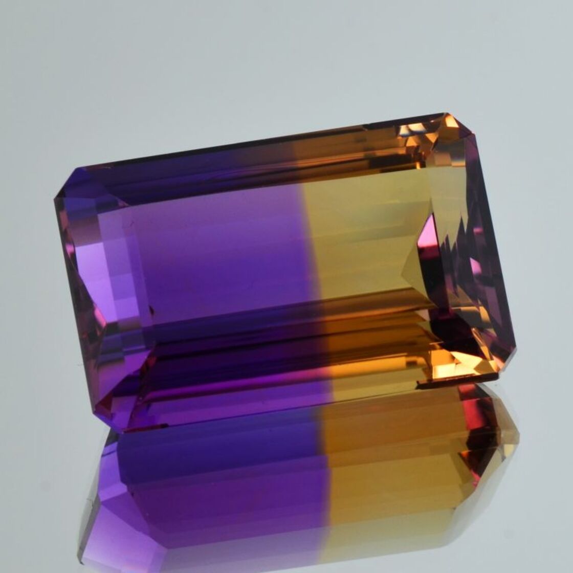 Ametrine octagon violett&gelb 65.81 ct.
