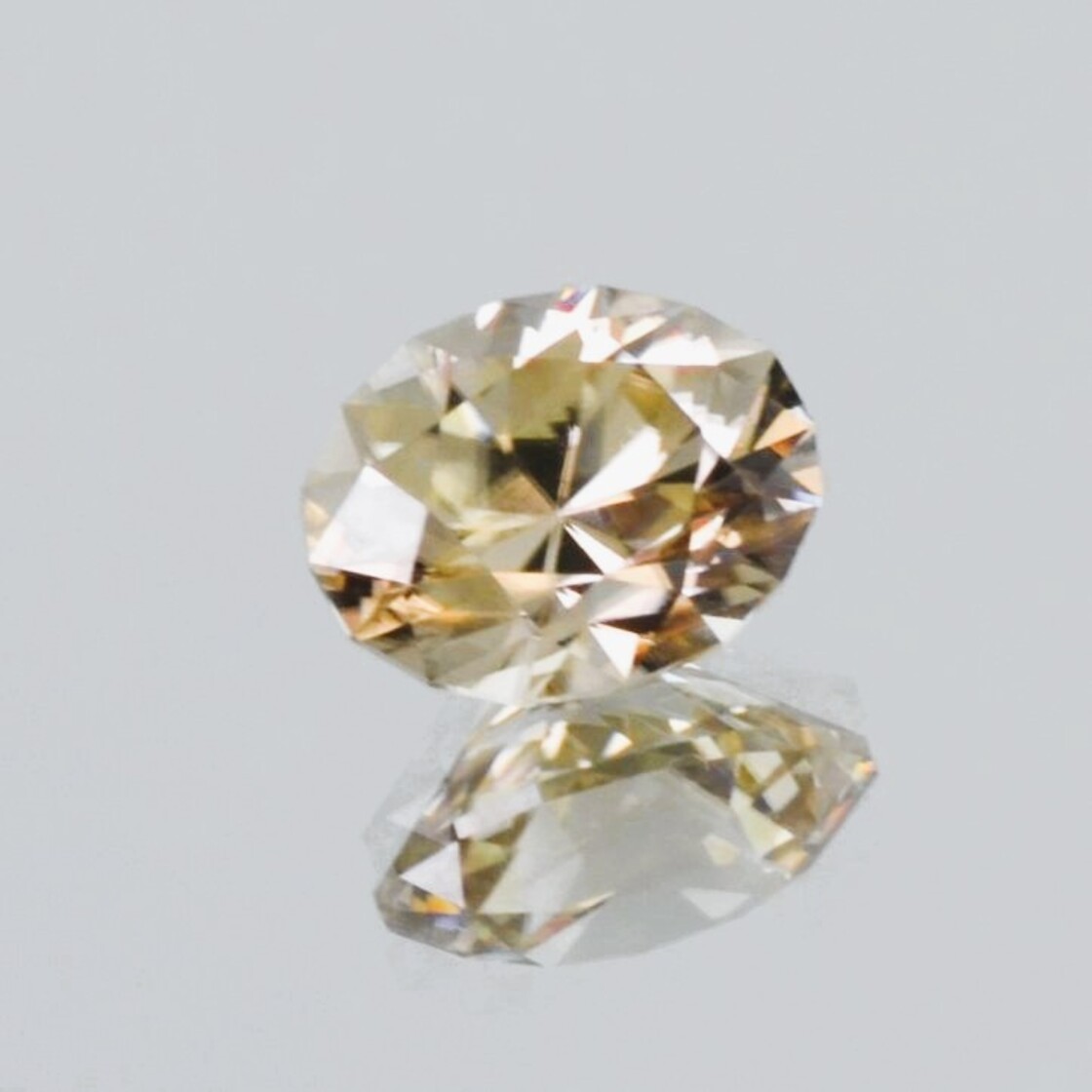 Zirkon oval champagne 3,05 ct.