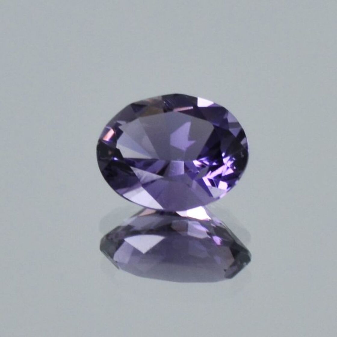 Skapolith Petschit oval violett 1,26 ct.