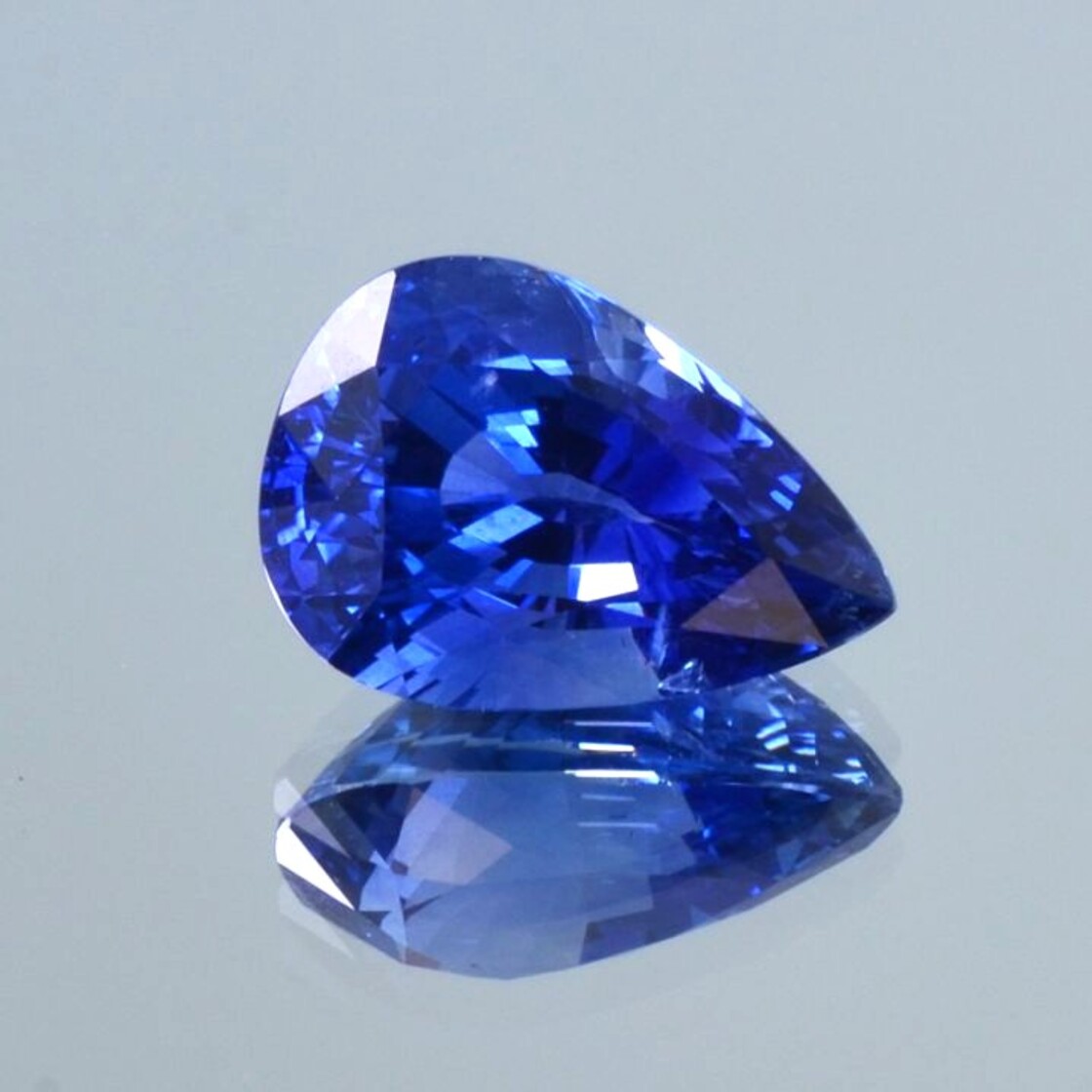 Sapphire pear blue 6.82 ct.