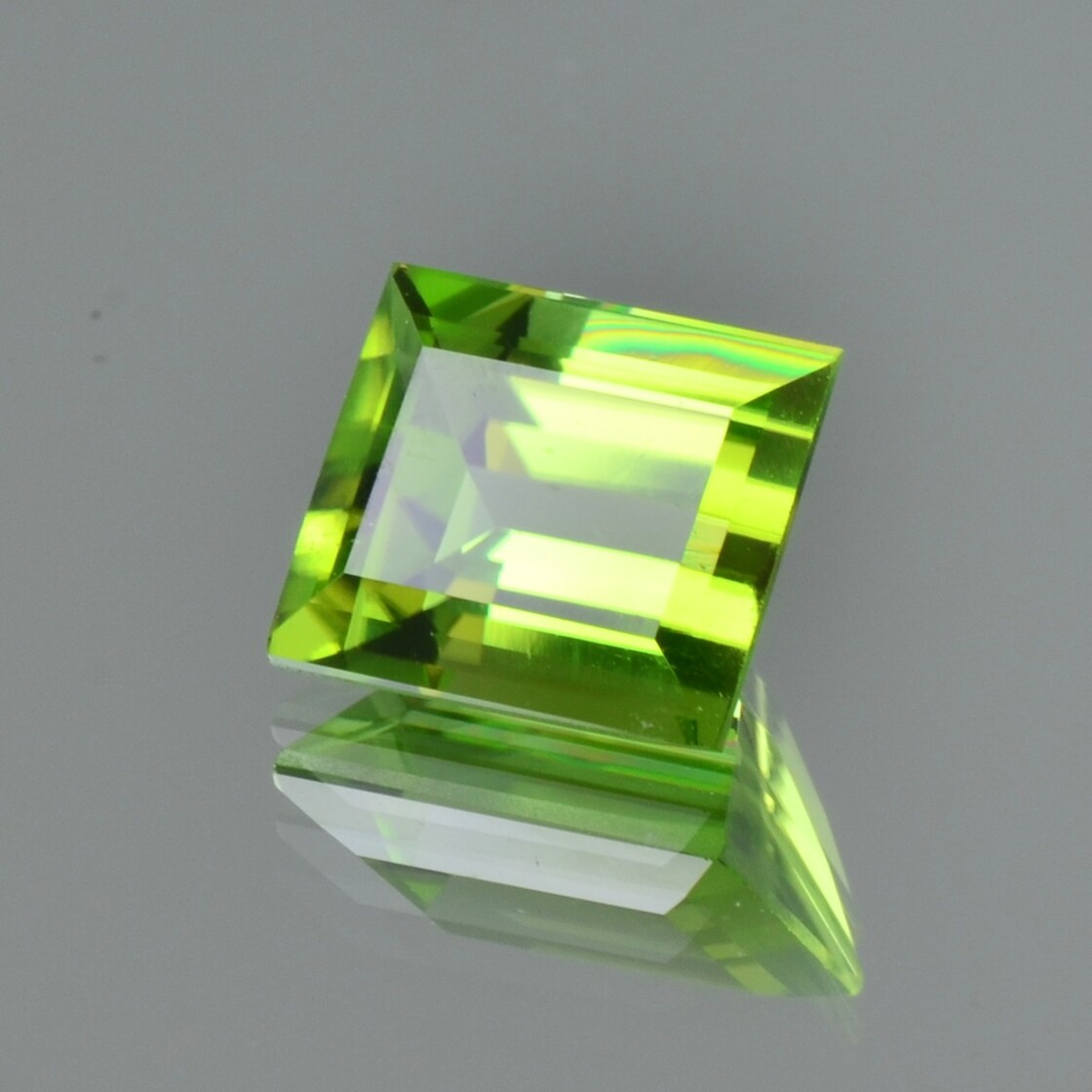 Peridot Rechteck intensives Grün 5,66 ct.