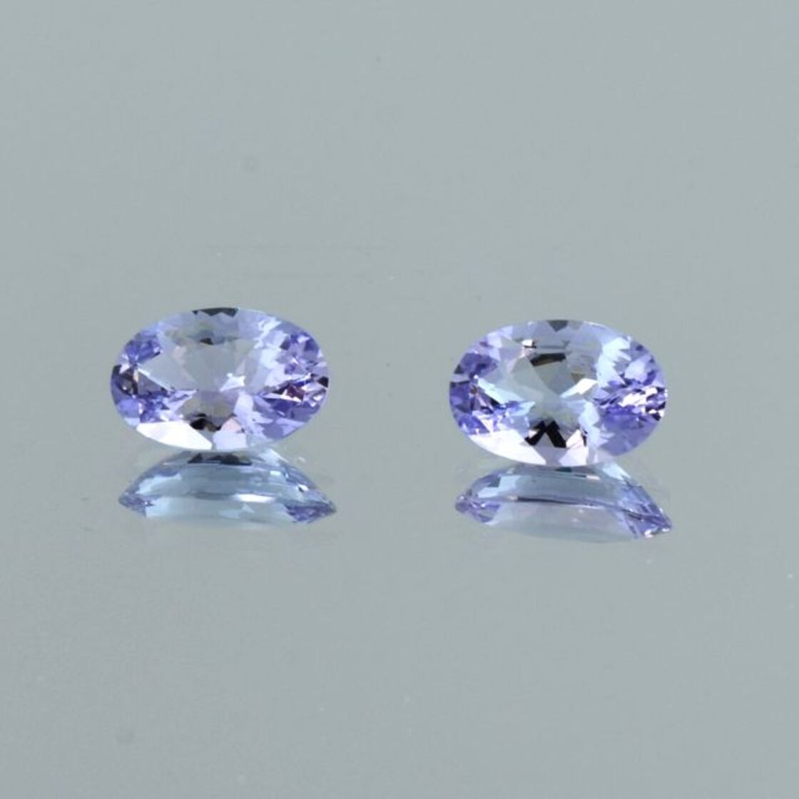 Tanzanite Pair oval bluish lilac unheated 2.29 ct.