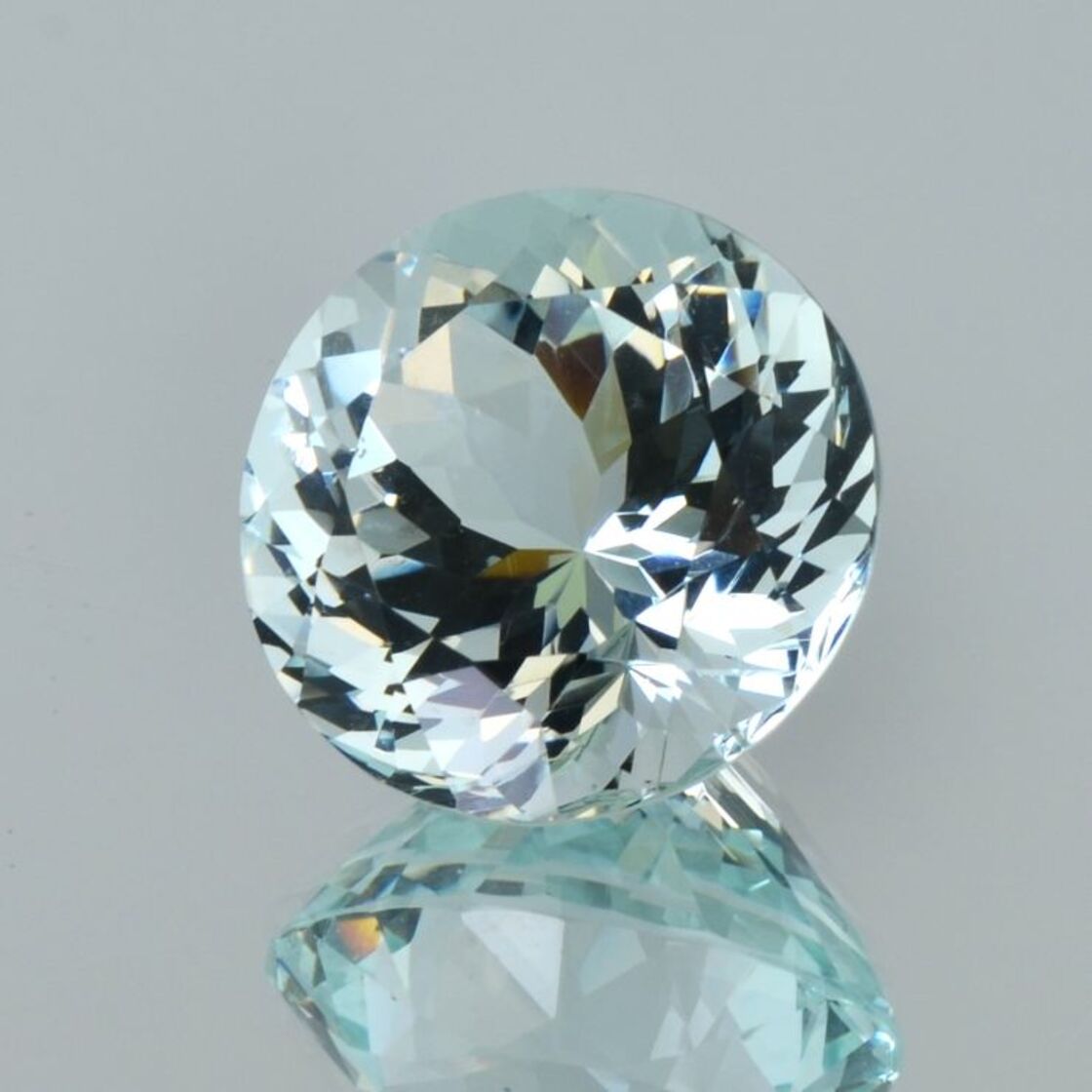 Aquamarin rund zartblau unbehandelt 29,34 ct.