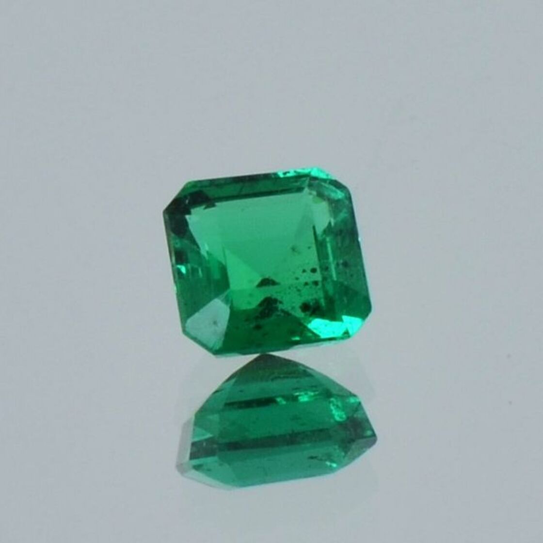 Smaragd octagon grün 0,53 ct.