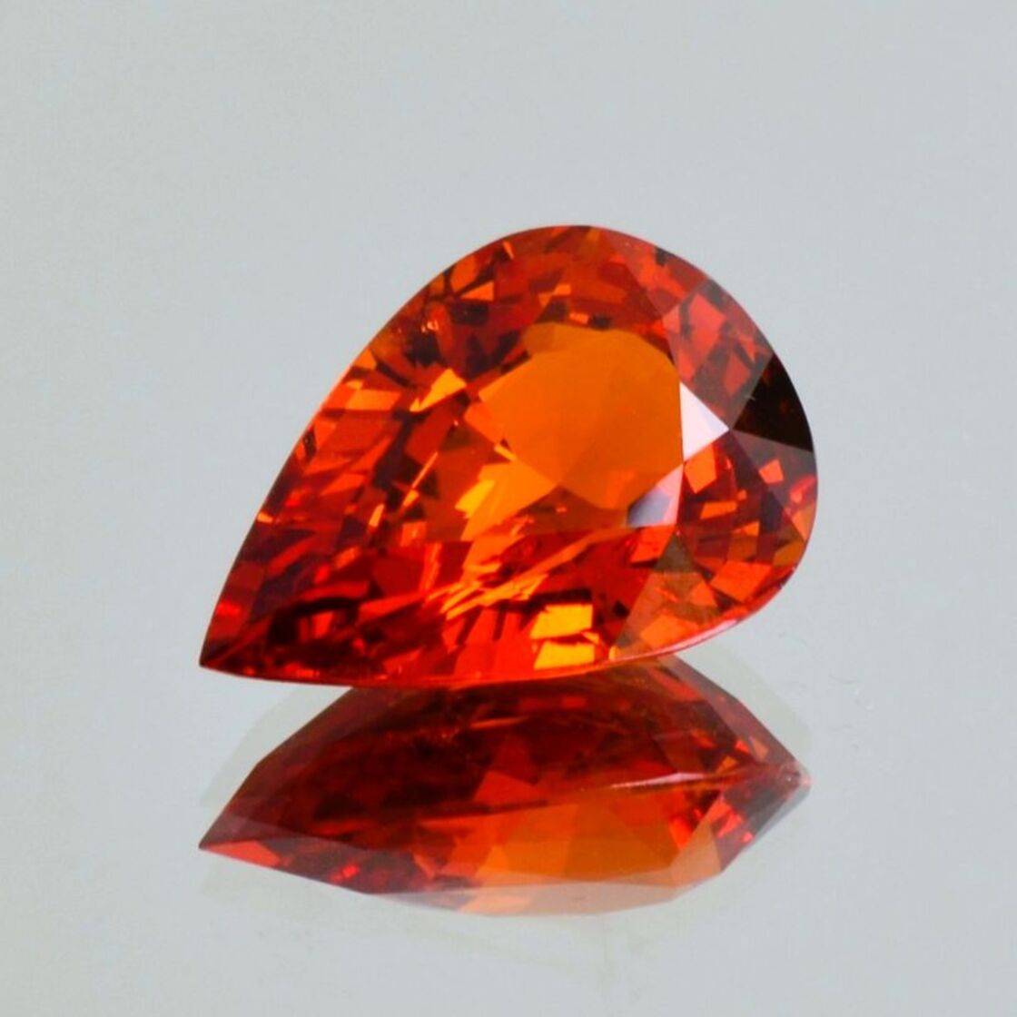 Mandarin Granat Tropfen rötlich orange 11,20 ct.