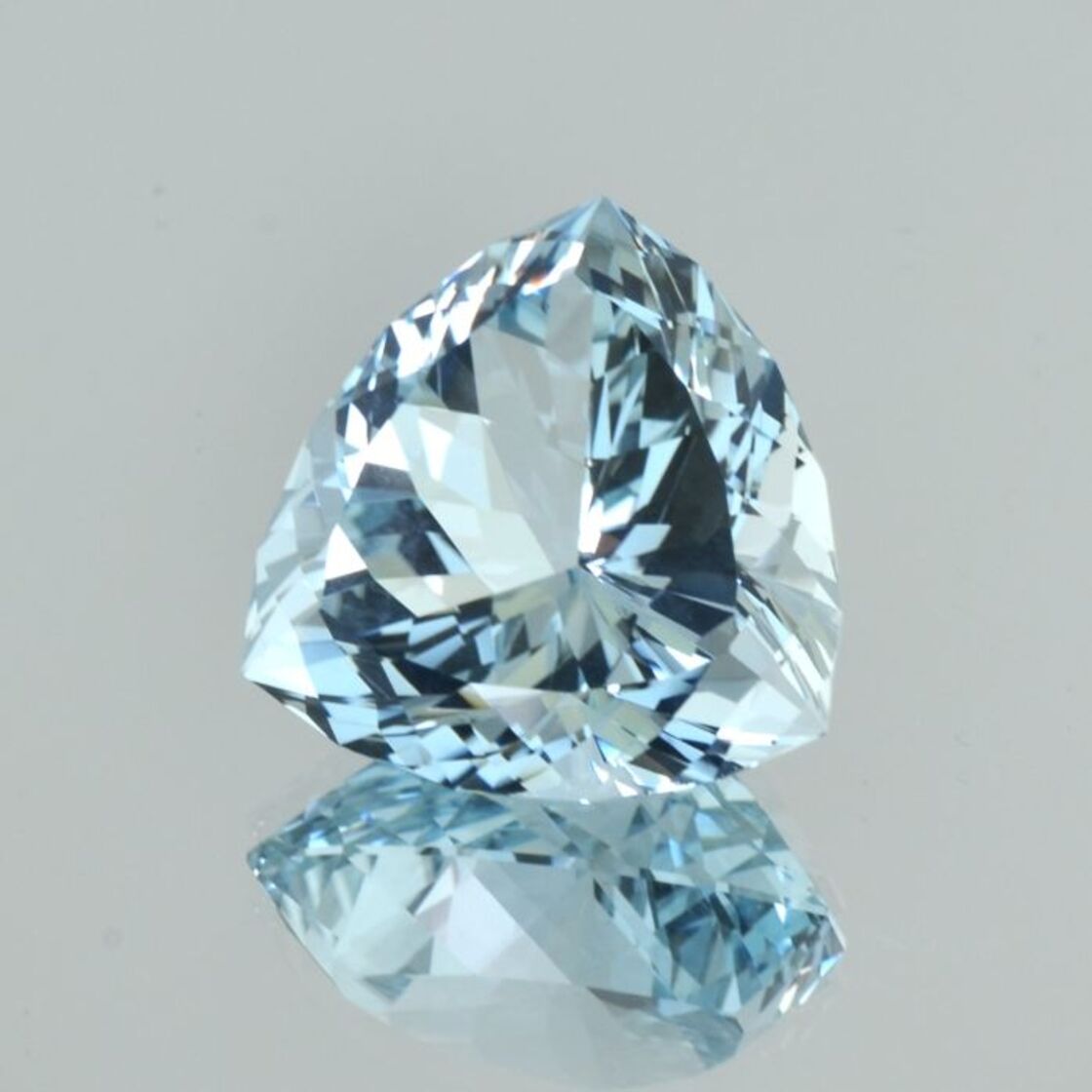 Topas Trillion hellblau unbehandelt 22,02 ct.