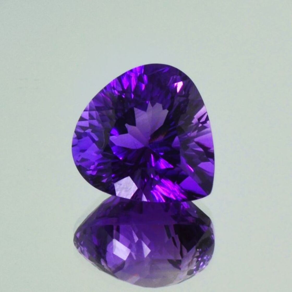 Amethyst pear violet 17.87 ct.