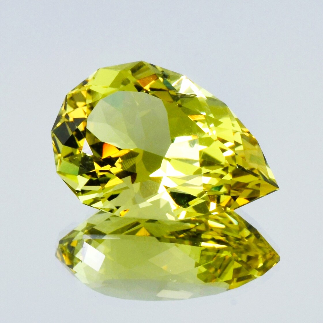 Heliodor Beryll pear greenish yellow untreated 43.58 ct.