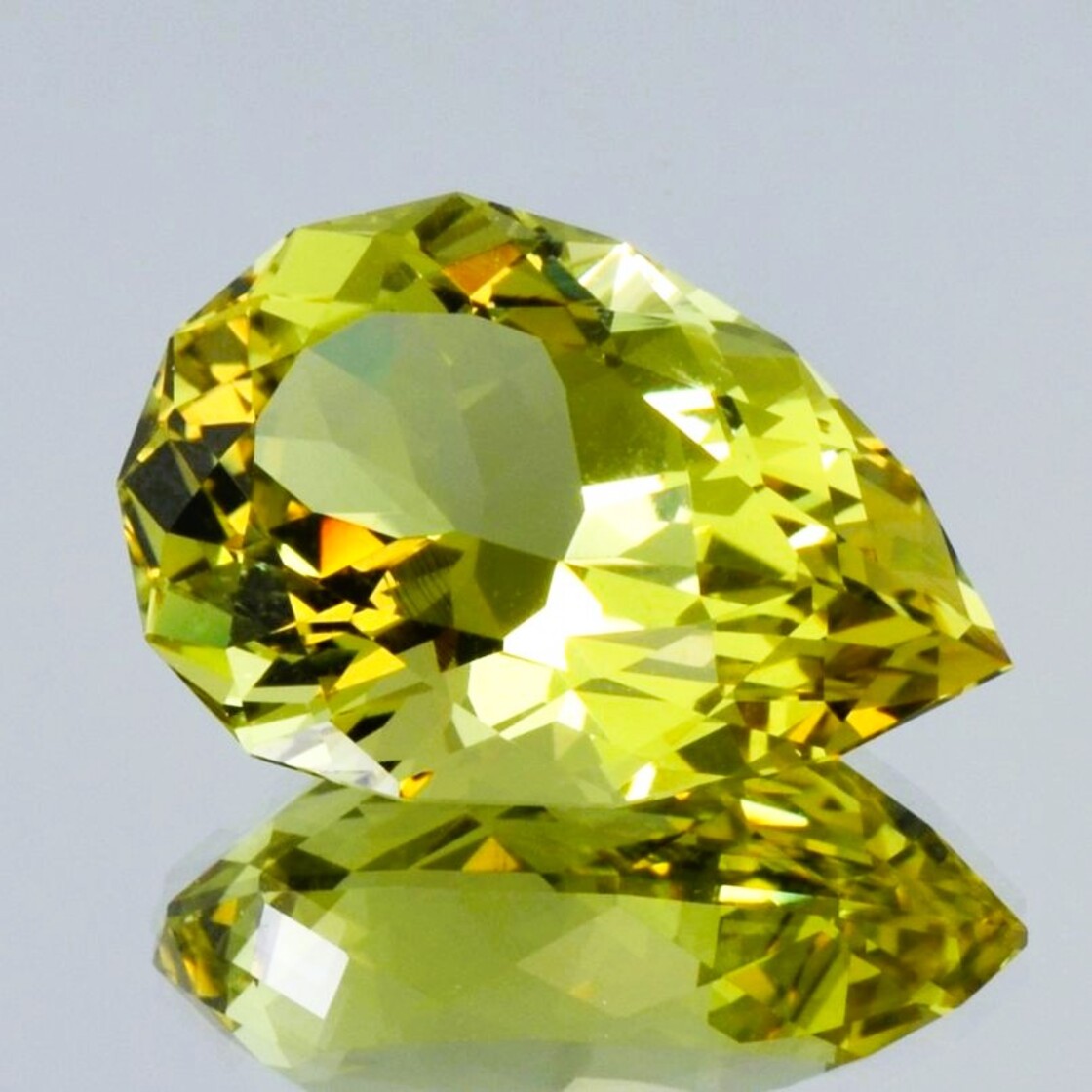 Heliodor Beryll pear greenish yellow untreated 43.58 ct.