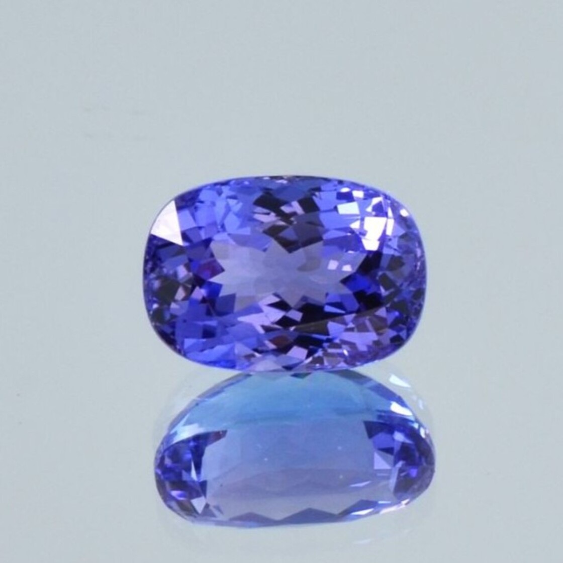 Tanzanite cushion lilac blue 3.69 ct.