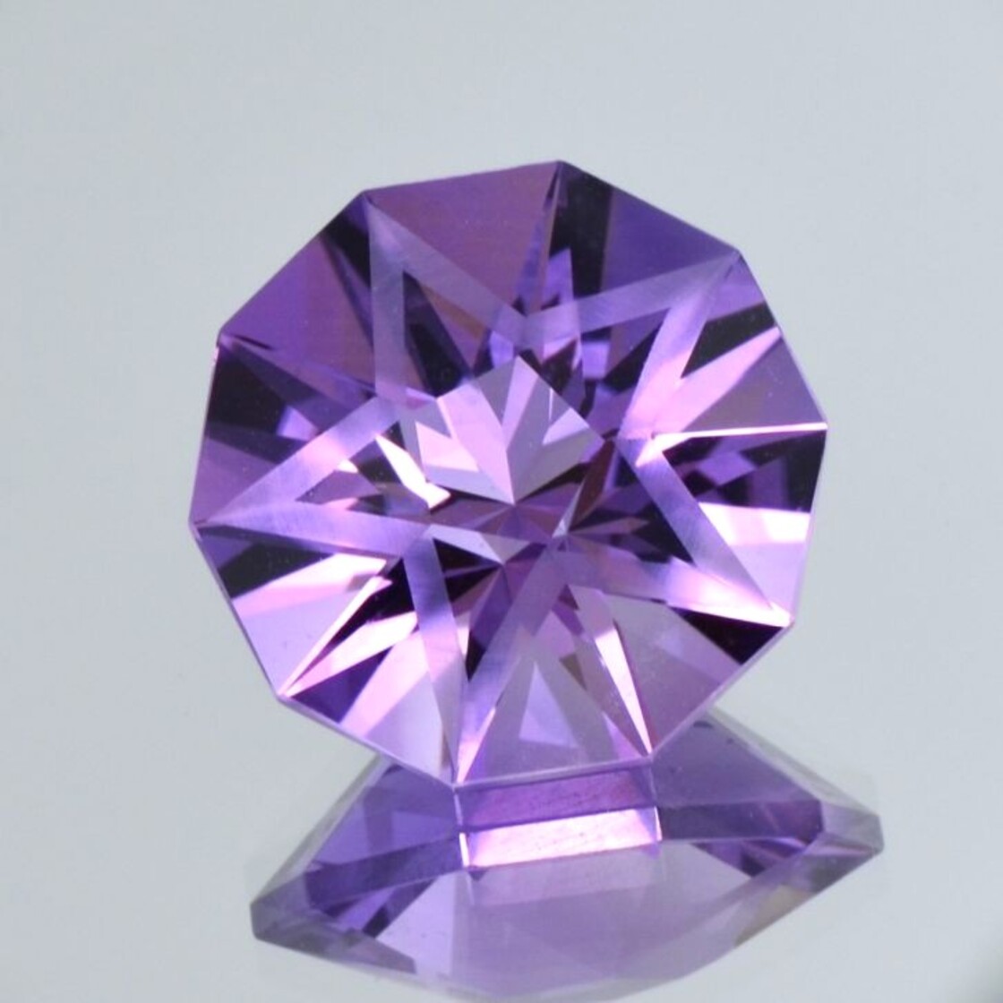 Amethyst mastercut intense lilac 17.30 ct.