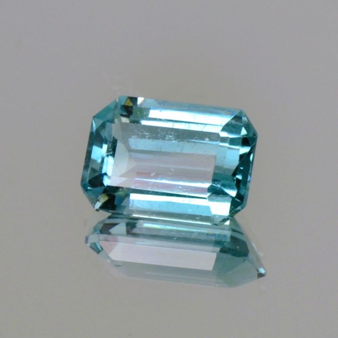Indigolith Turmalin octagon grünlich hellblau 3,59 ct.