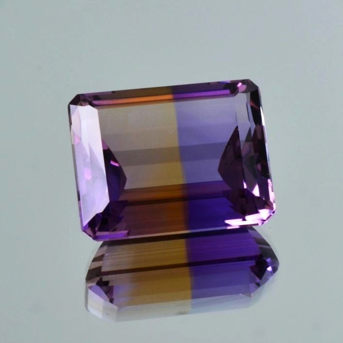 Ametrine octagon violett+gelb 45.37 ct.