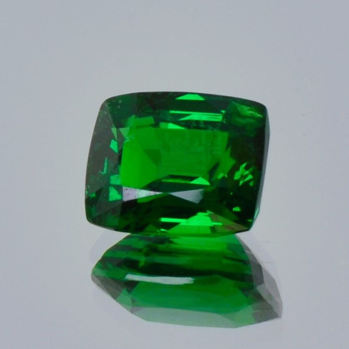 Tsavorit Granat antik intensives Grün 4,06 ct.