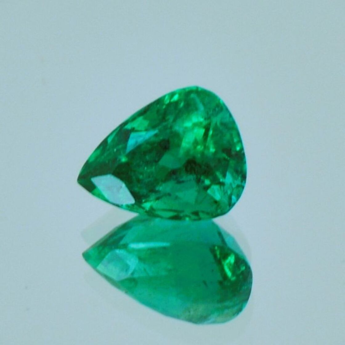 Emerald pear green 1.40 ct.