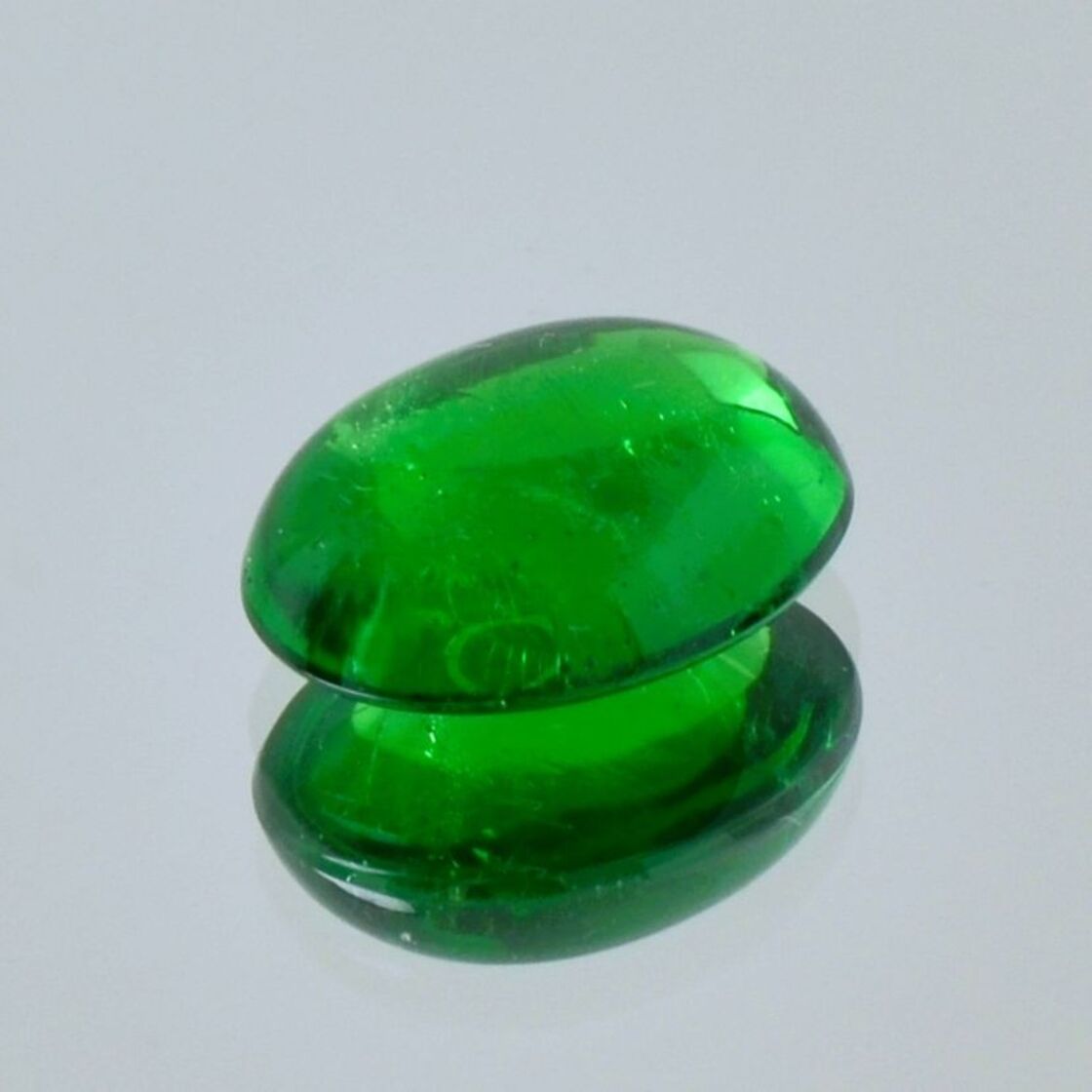 Tsavorit Granat Cabochon oval intensives Grün 3,93 ct.