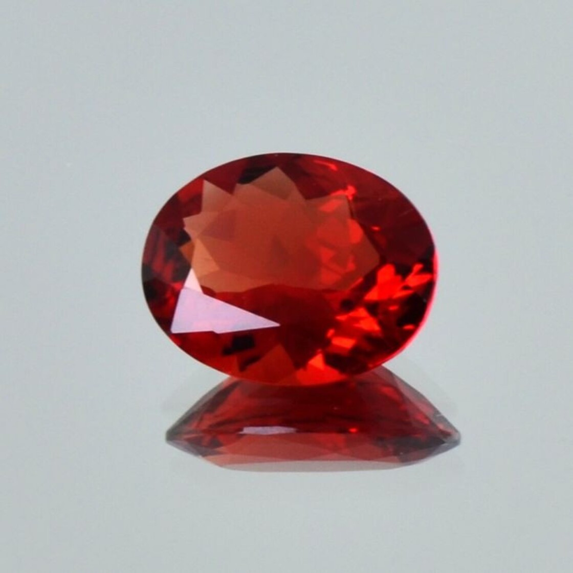 Andesin oval rot 2,89 ct.